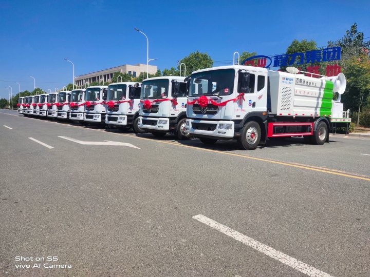 13臺東風(fēng)D9抑塵車后配60米霧炮批量試車交車