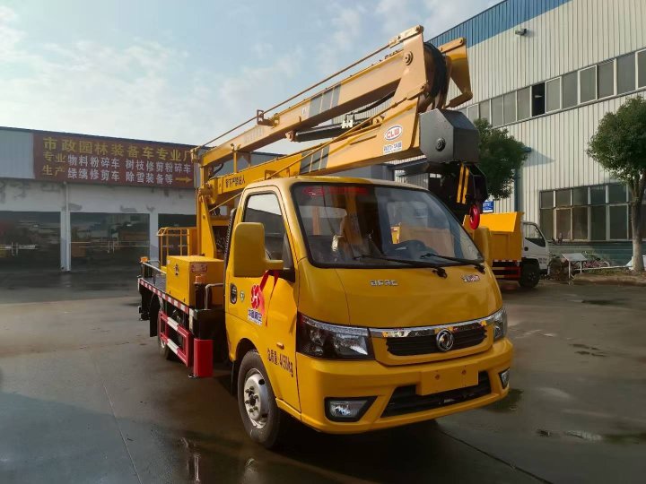 東風(fēng)途逸13.5米折疊臂高空作業(yè)車  準(zhǔn)備發(fā)車！！！！